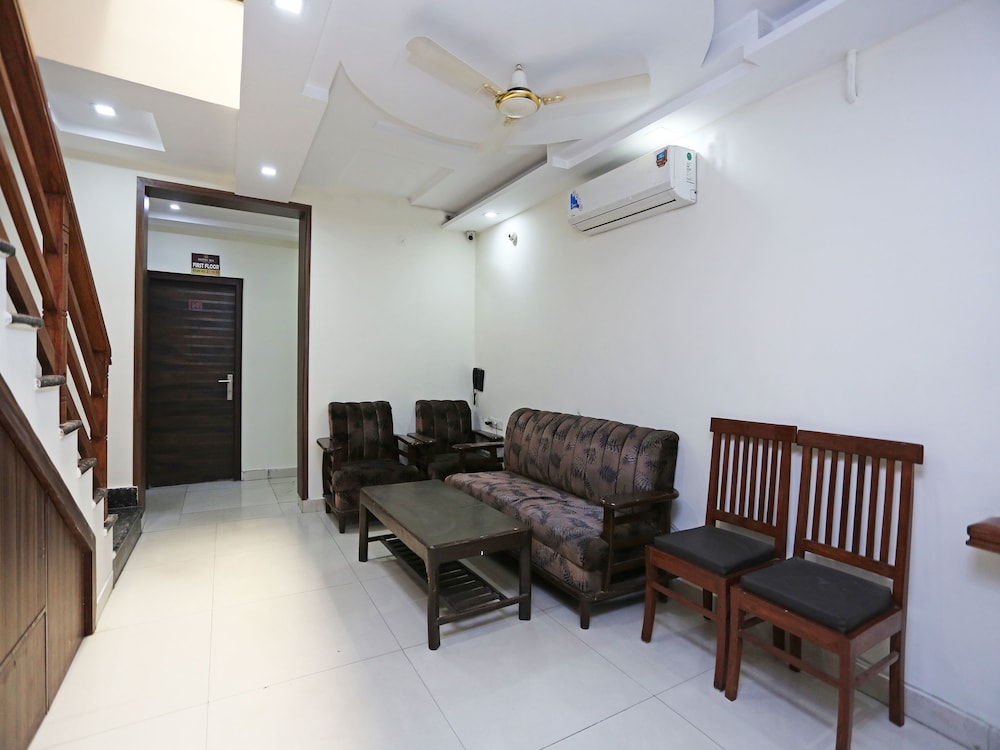 OYO 8590 Hotel Sea view 2