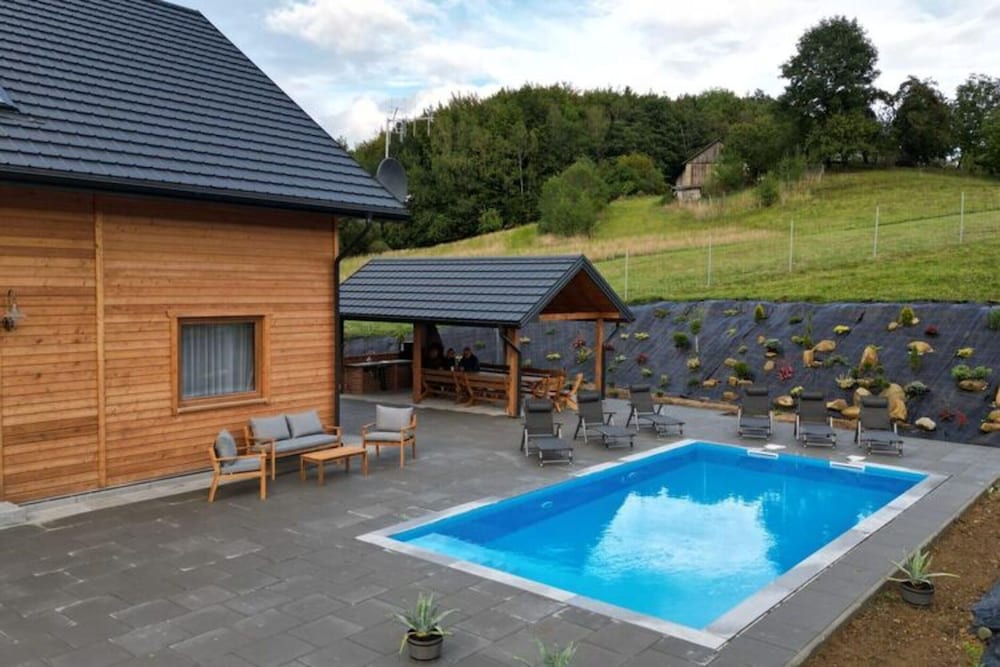Holiday Home Wisniowa With Pool and Mountain Views