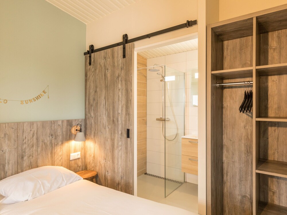 Comfy Lodge with 2 Bathrooms near Beach view 2