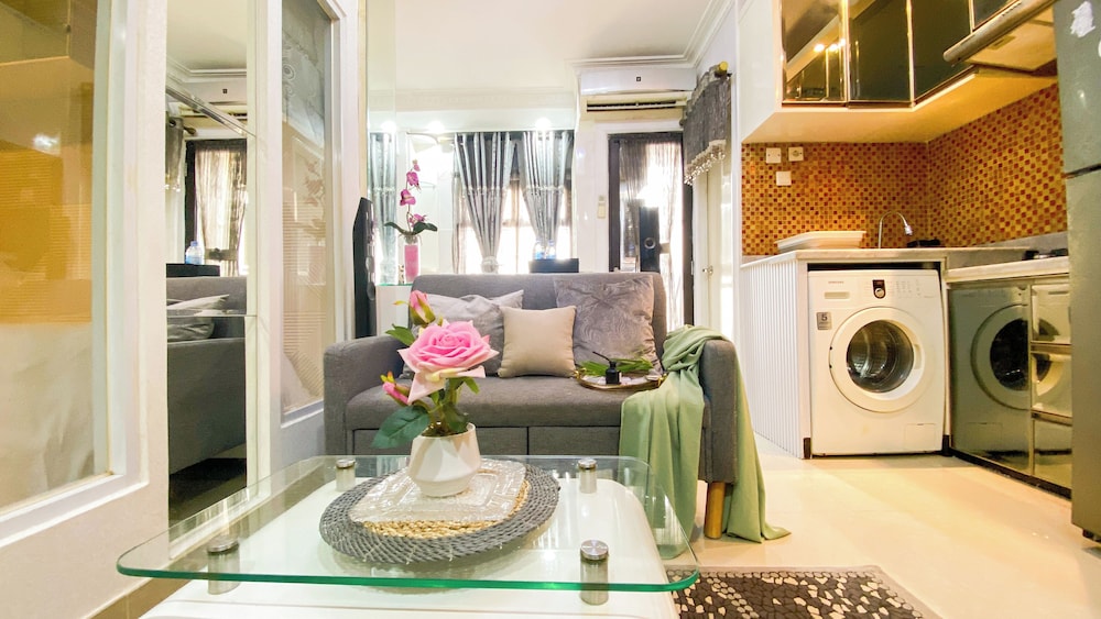 Good And Homey 1Br Apartment Mt Haryono Residence