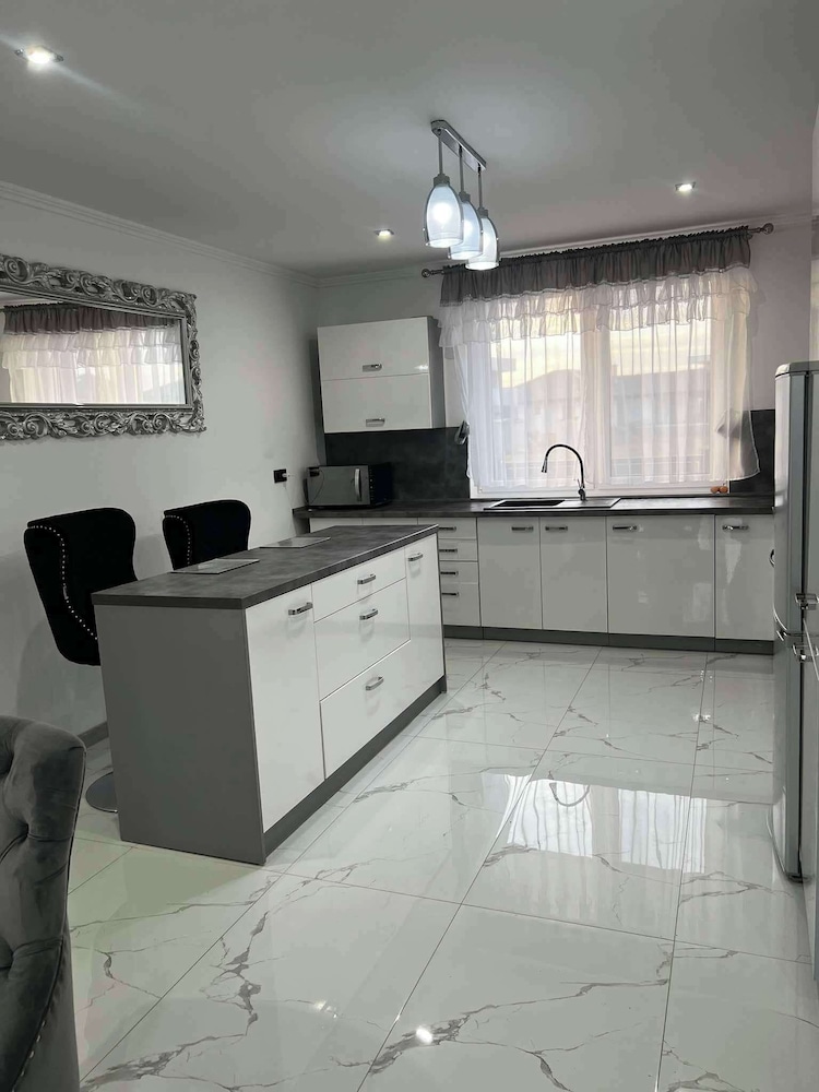 4-bed Villa Retreat - Bbq, Garden & Stunning Views