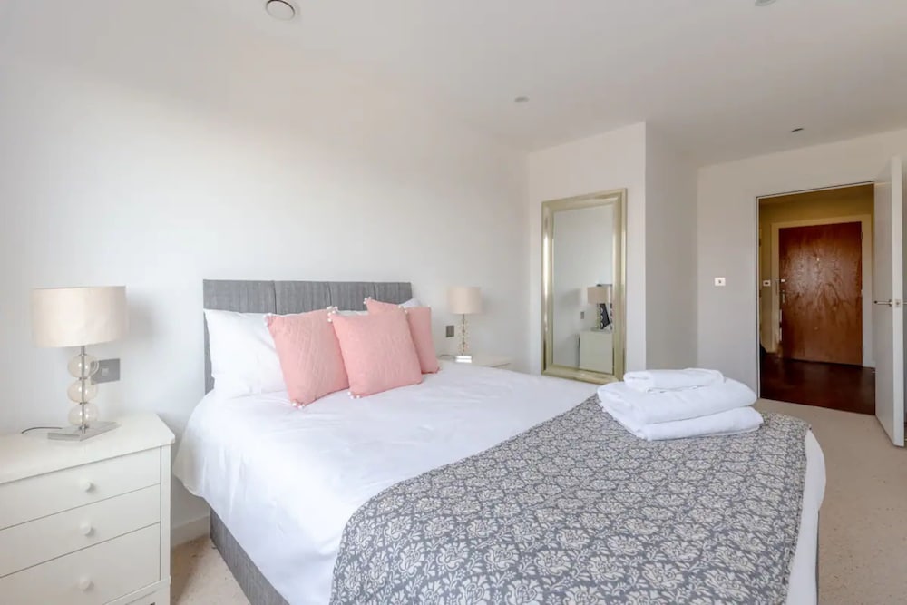 2BD Flat Overlooking the River Thames! - Greenwich