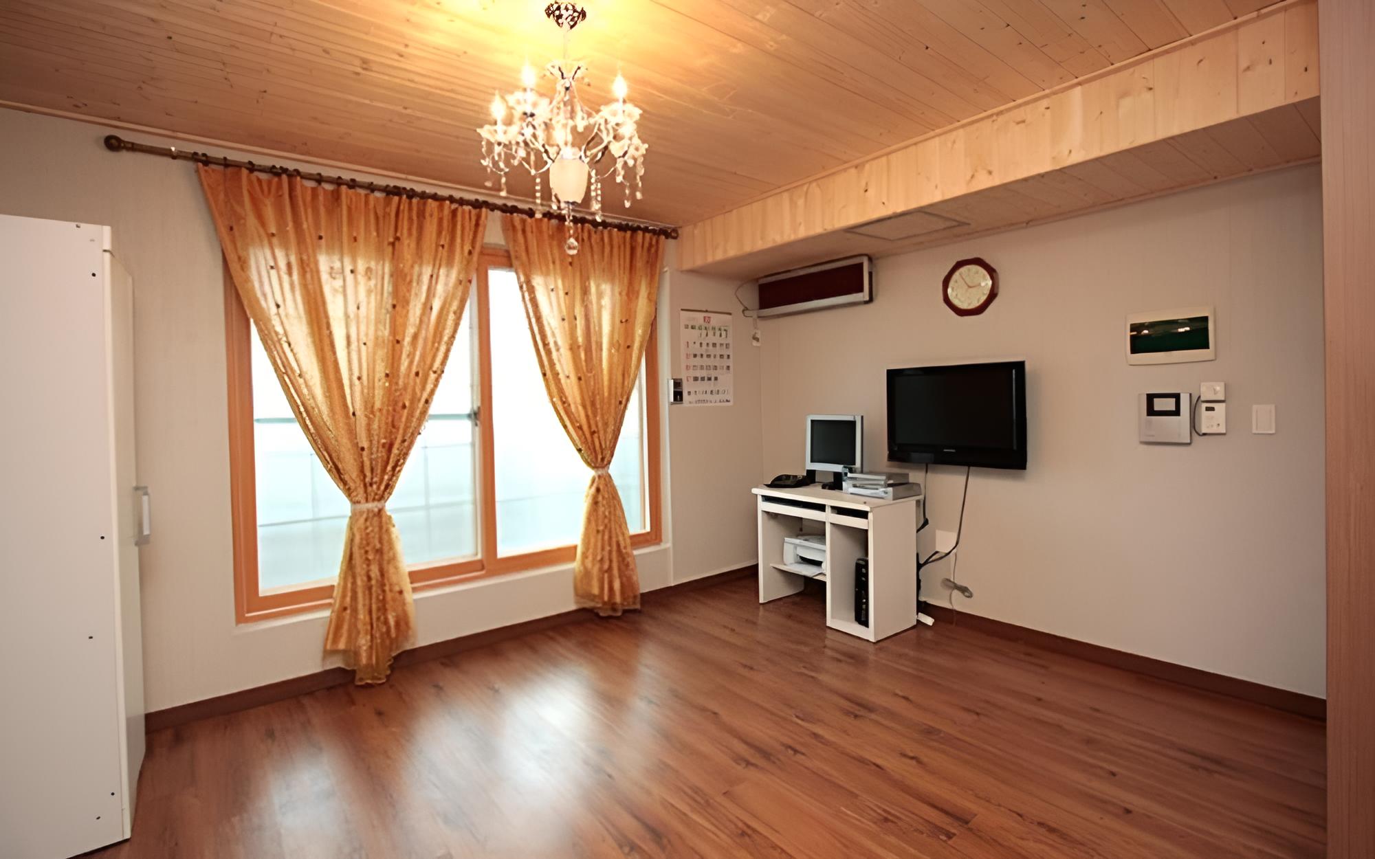 Boryeong Blue Heights Pension view 3