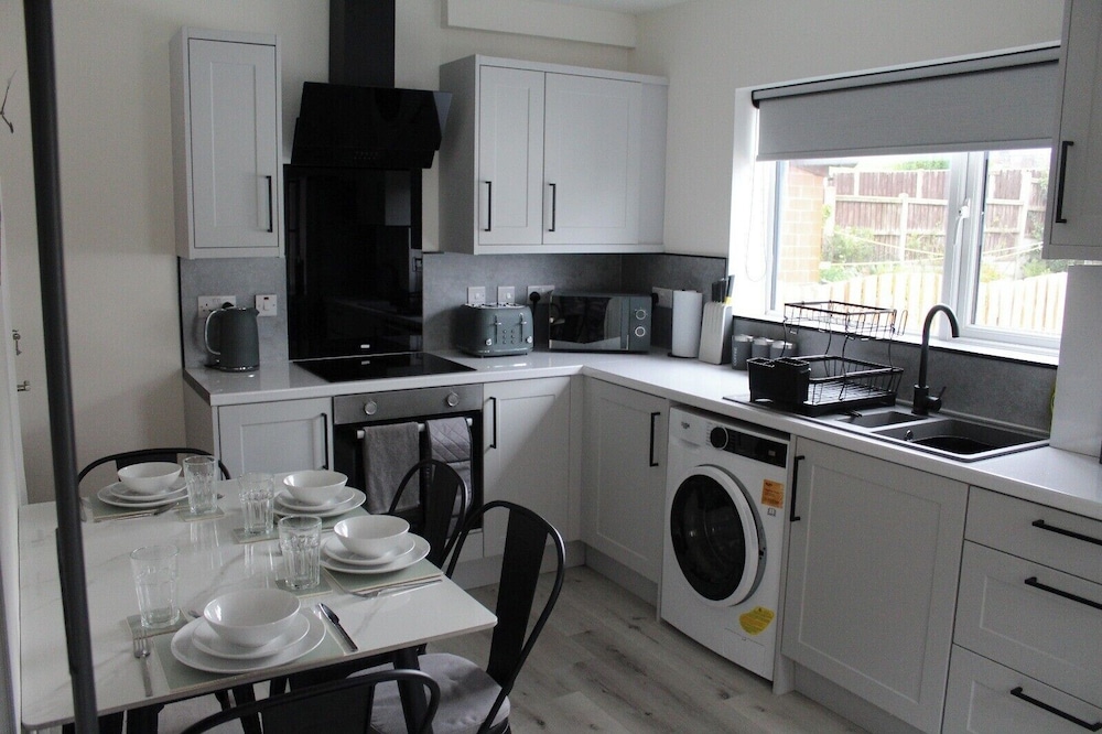 House - Sleeps 4 - Parking - Garden - City Centre