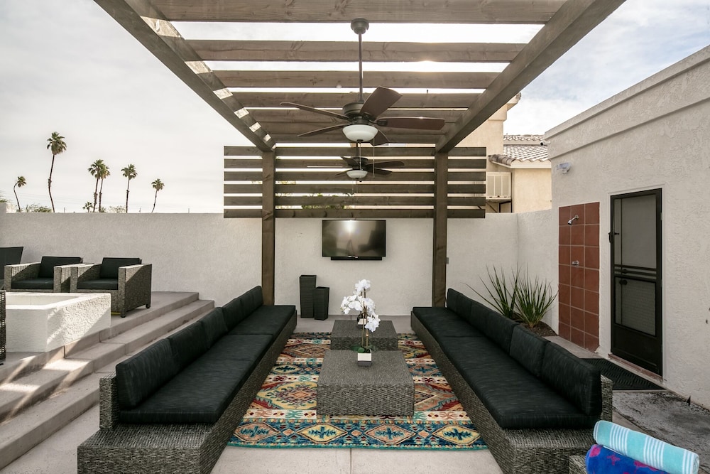 690 Avenida Laredo view 4