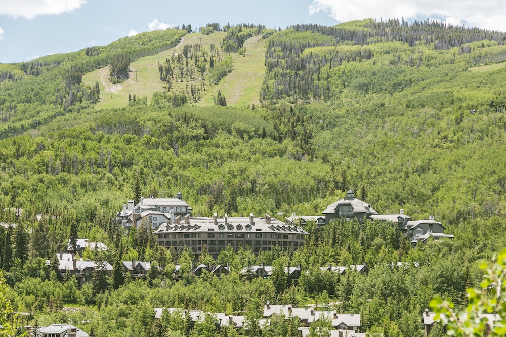Ski In & Slopeside Luxury Townhome At Pines Lodge Sleeps 12 4 Bedroom Townhouse by RedAwning