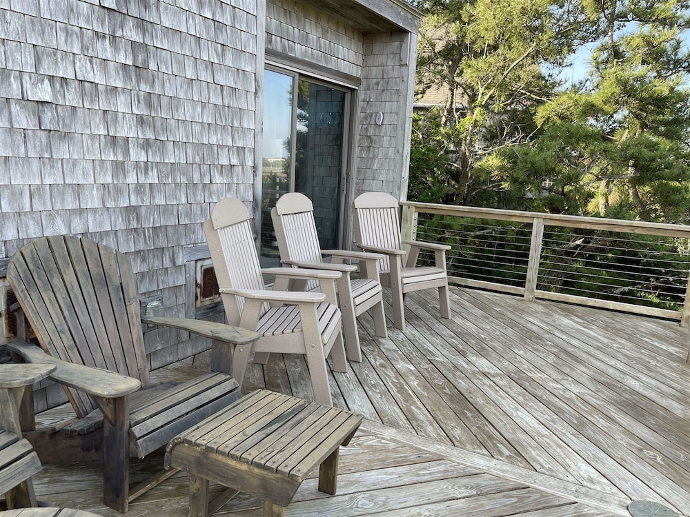 Will's Hideaway 3 Bedroom Cottage by RedAwning