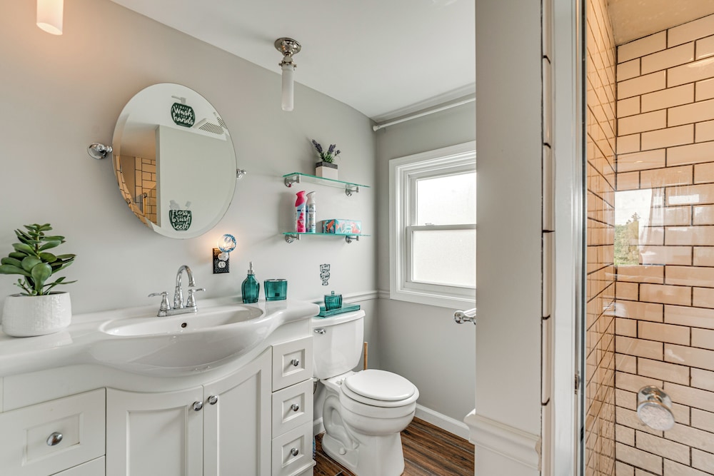 Canal-front St Clair Shores Home: 2 Mi to Dtwn