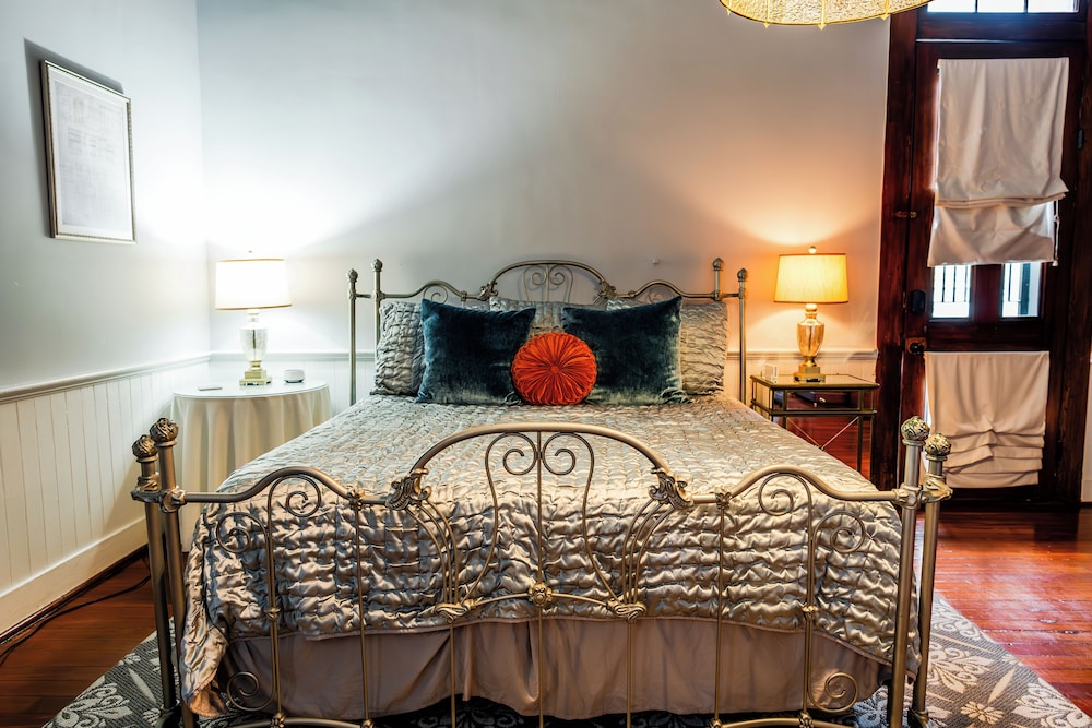 French Quarter Lanaux Mansion B & B