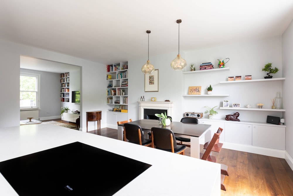 Bassett Road XII by Onefinestay