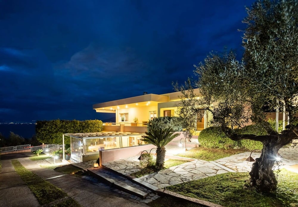 Verga Sunset Gem - Ilia Seaview Private Retreat photo 4