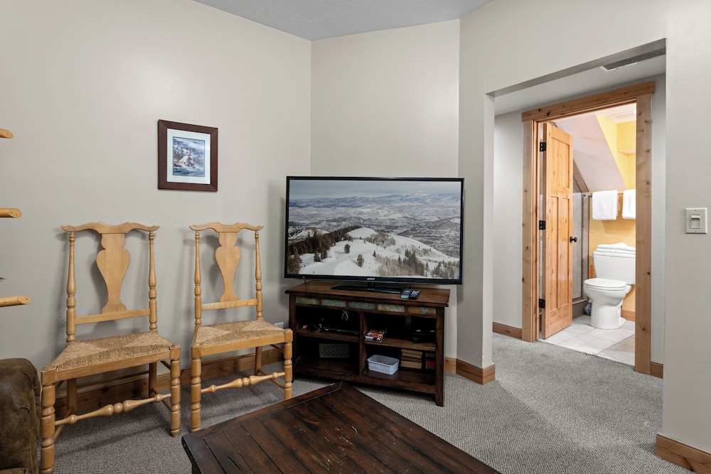 Queen Esther at Deer Valley Resort - Four Bedroom Condo with Hot Tub #2447 4 Condo