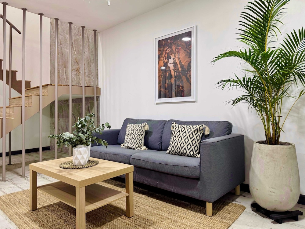 w Cozy Loft w Majestic Deco in Cali