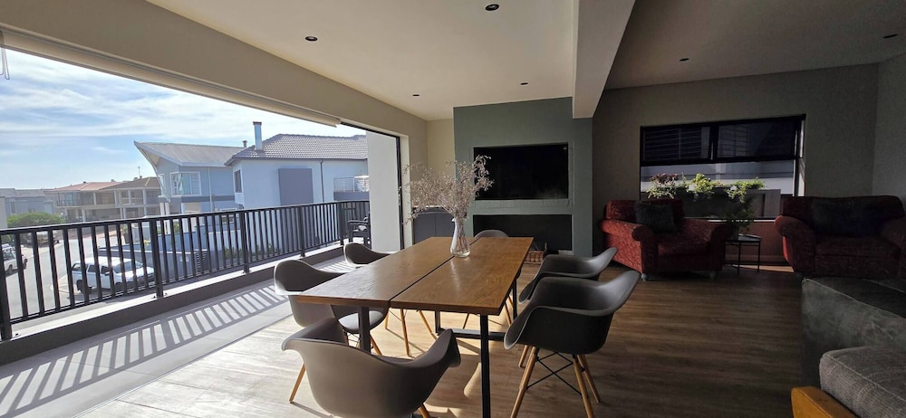Seaside Retreat in Langebaan With Hot Tub and BBQ