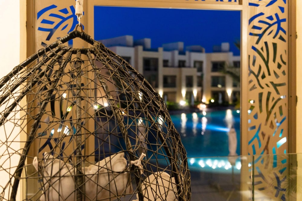 Xuru Stays I Modish & Magnific 2bdr @ Mangroovy Pool & Beach Access