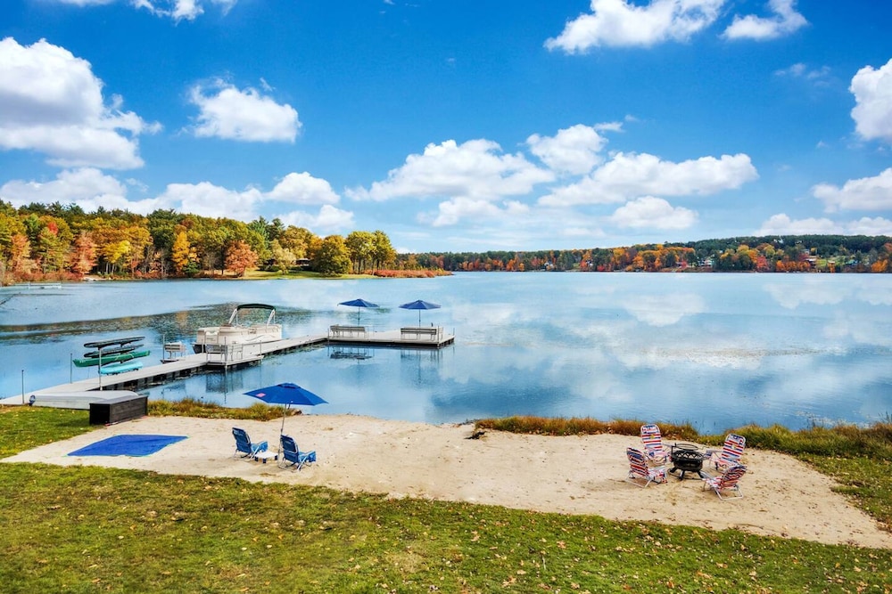 2 Lake Cabins Pool+hottub Game Room 23acs