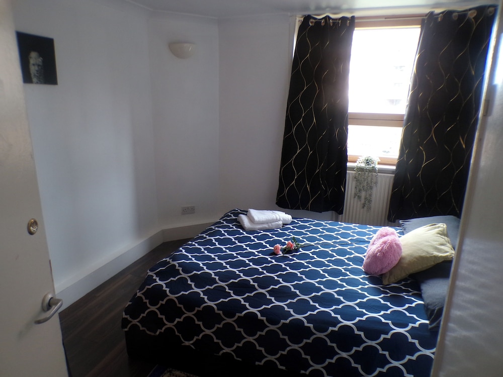 Chelsea Orange Apartment Sleeps10-petsok-parking