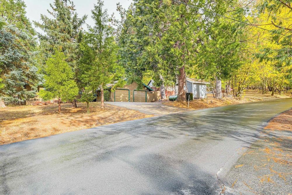 Fire Pit, Gazebo & Grill: Family Cabin in Arnold!