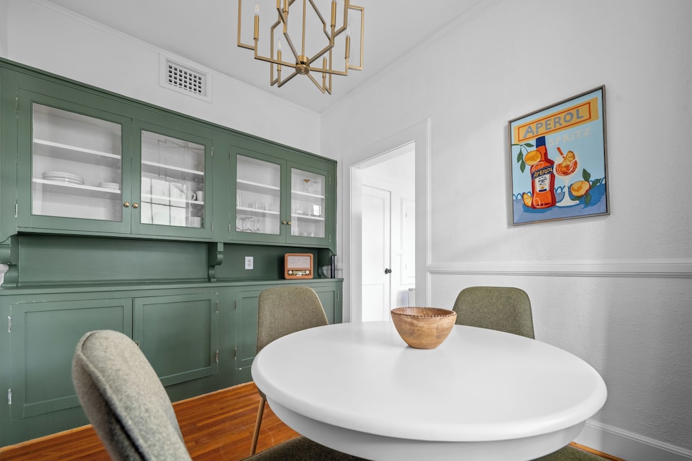 Stylish 3BR Retreat w Porch and garden