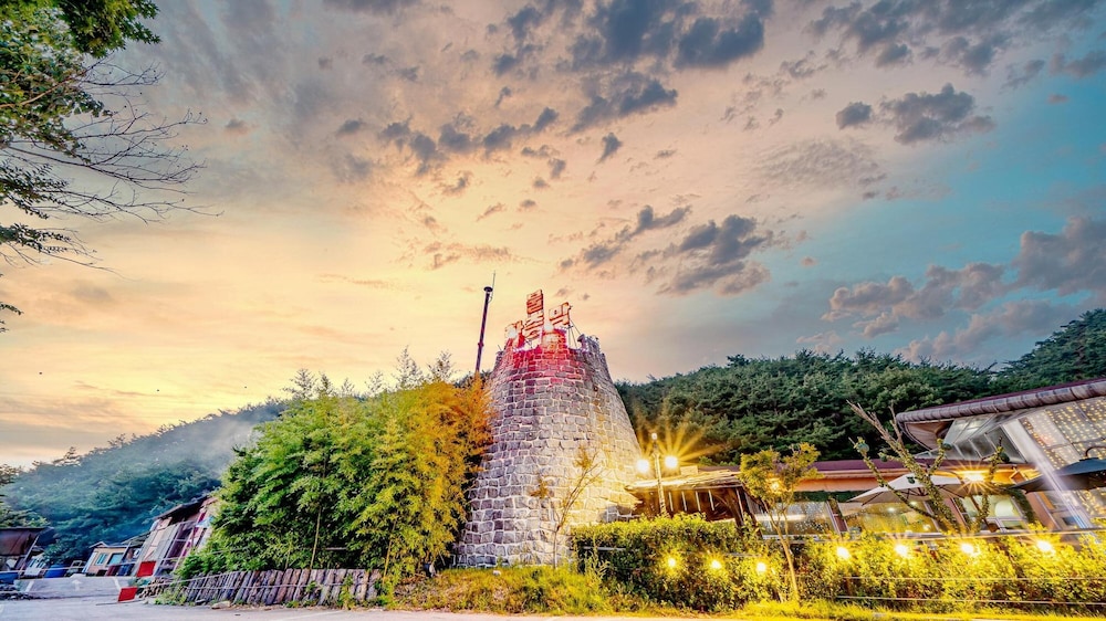 Namwon Hanjeungwonstay Pension