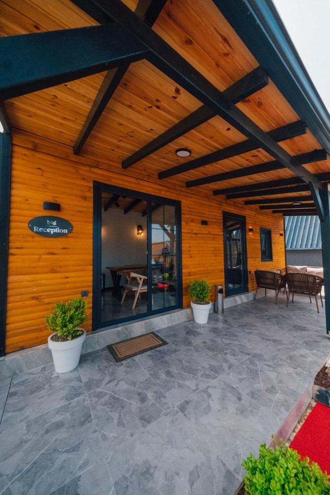 CLUB ARMADA BUNGALOV