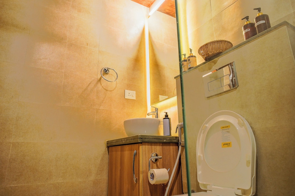 Alaya Stays Veera Marina 3 BHK Apartment