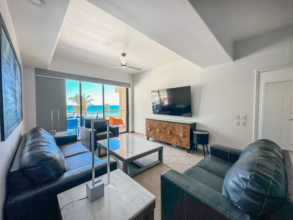 Luxury Ocean View Condo w Huge Deck