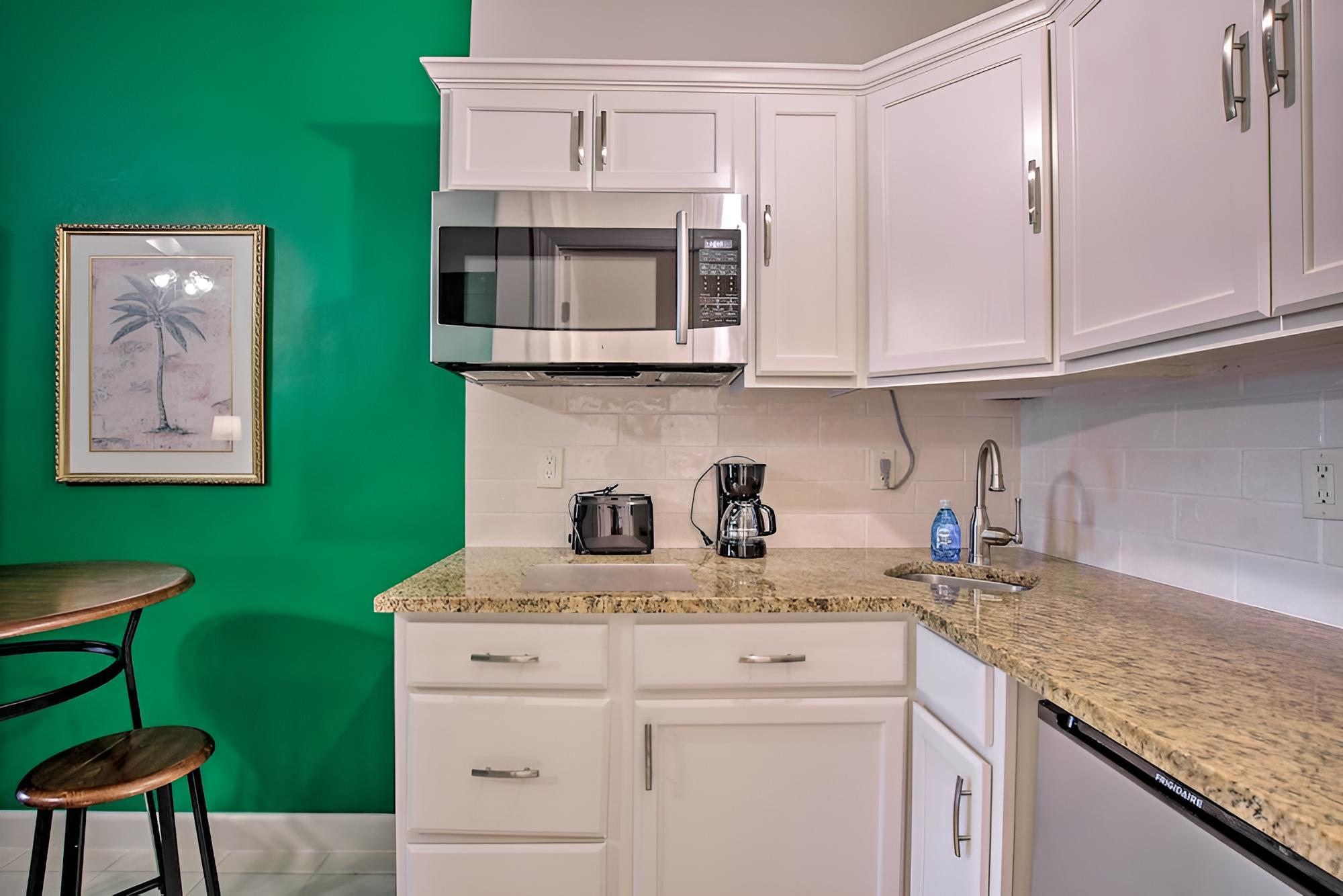 Vibrant Naples Studio w/ Pool Access & Porch! view 2