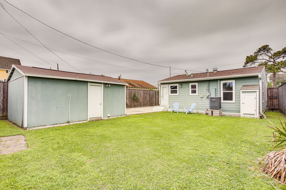 Pet-friendly Galveston Cottage < 1 Mi to Beach! view 2