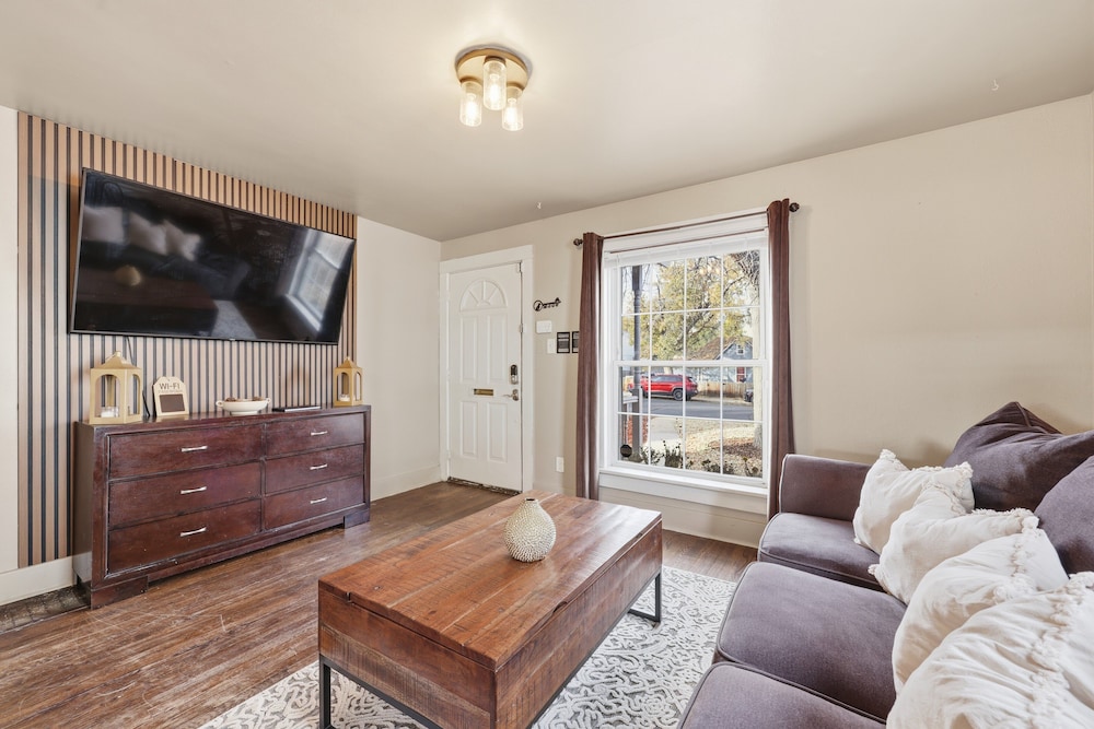 Cozy & Modern 3-bed Bungalow In Heart Of Greeley 3 Bedroom Bungalow