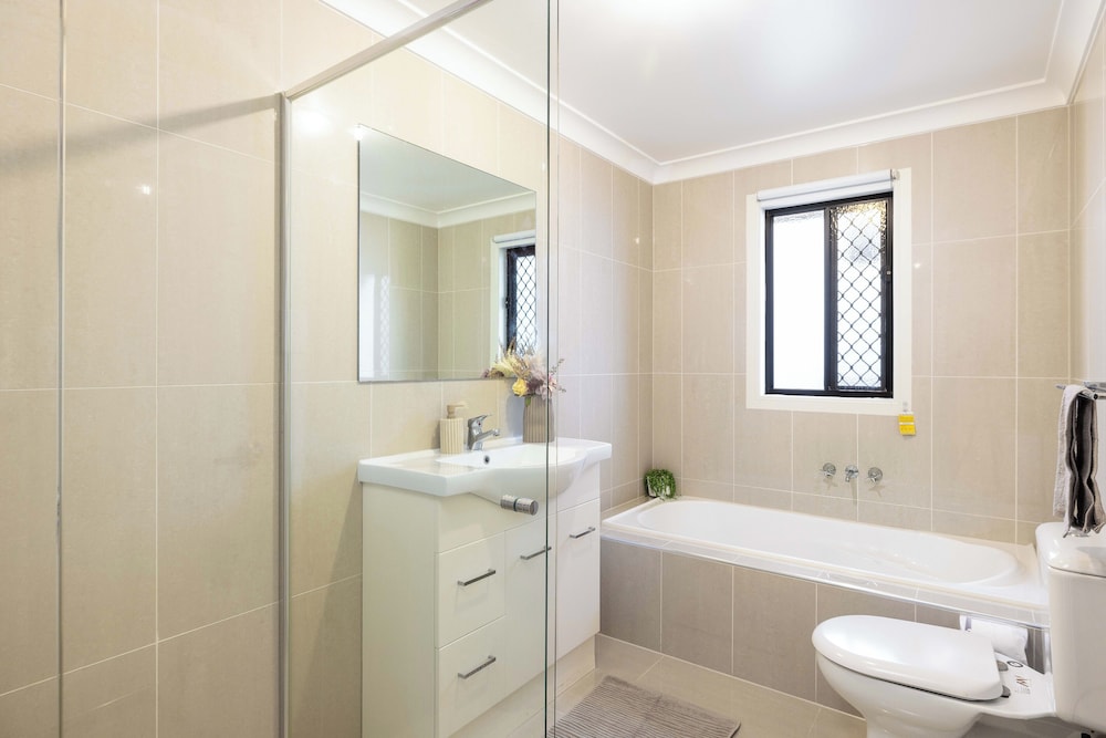 Smart Suites Self Check-in Apartments - 144 Dixon