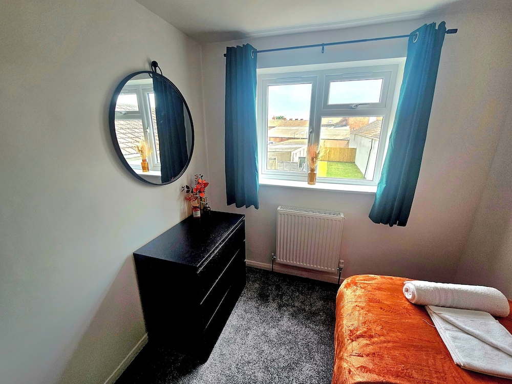 Cozy House in Bridgwater - Sleeps 6 - Long Stays view 5