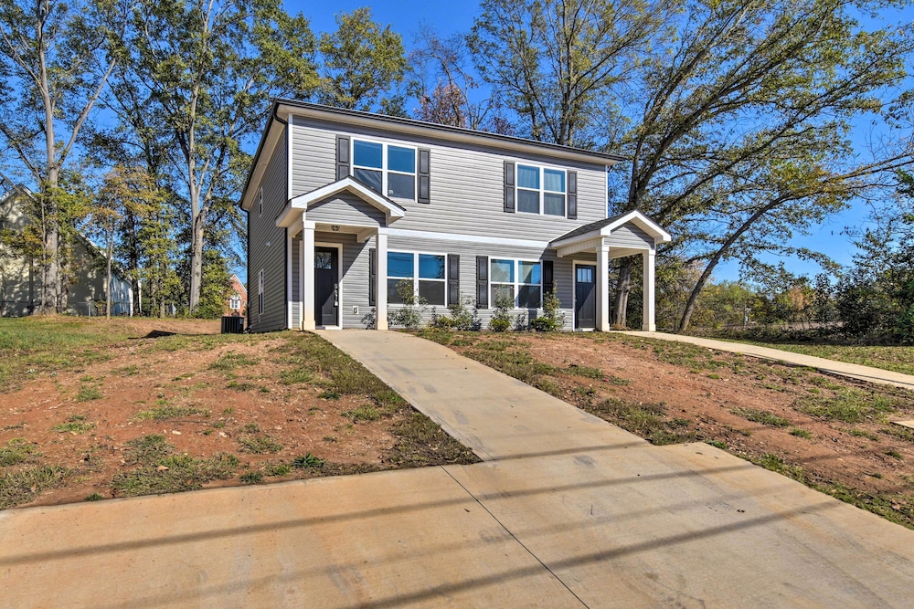 Greer Getaway w/ Smart TV ~ 1 Mi to Dtwn! view 4