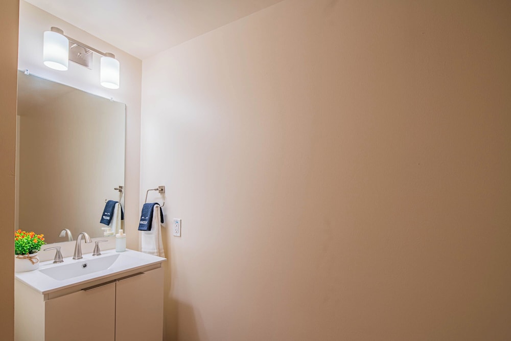 ROVE LIVING/KL - 44 Monroe