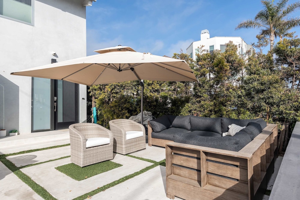 Your Coastal Getaway in Manhattan Beach Awaits