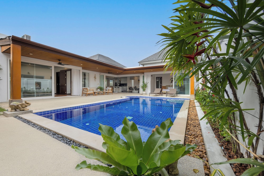 Villa Hemi 2BR Modern Thai Style