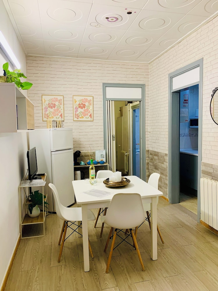 Basic Interior Apartment Sagrada Familia