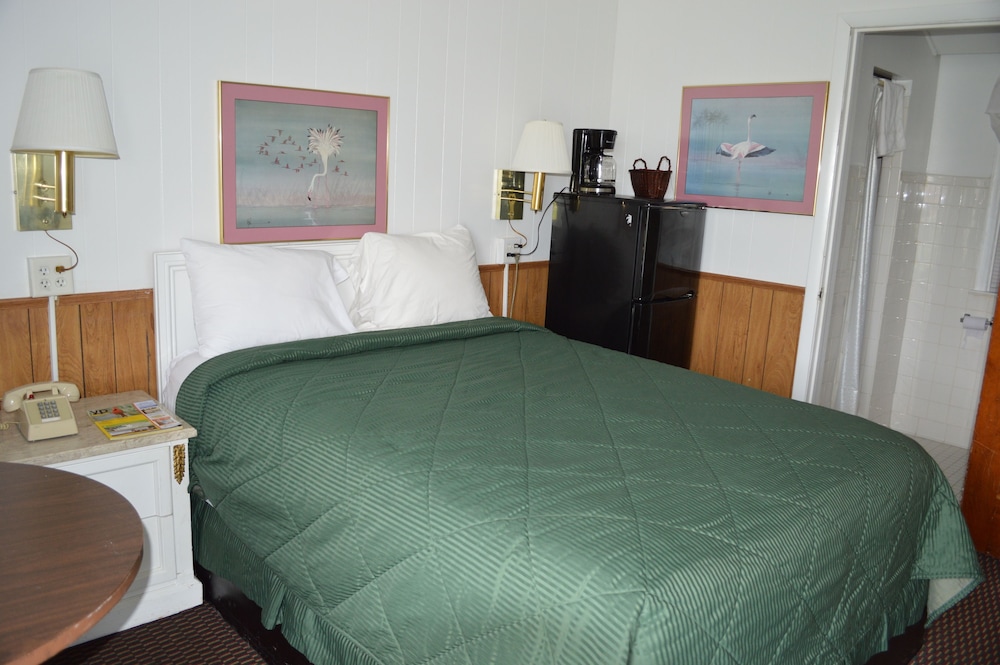 Great Lakes Motel view 2