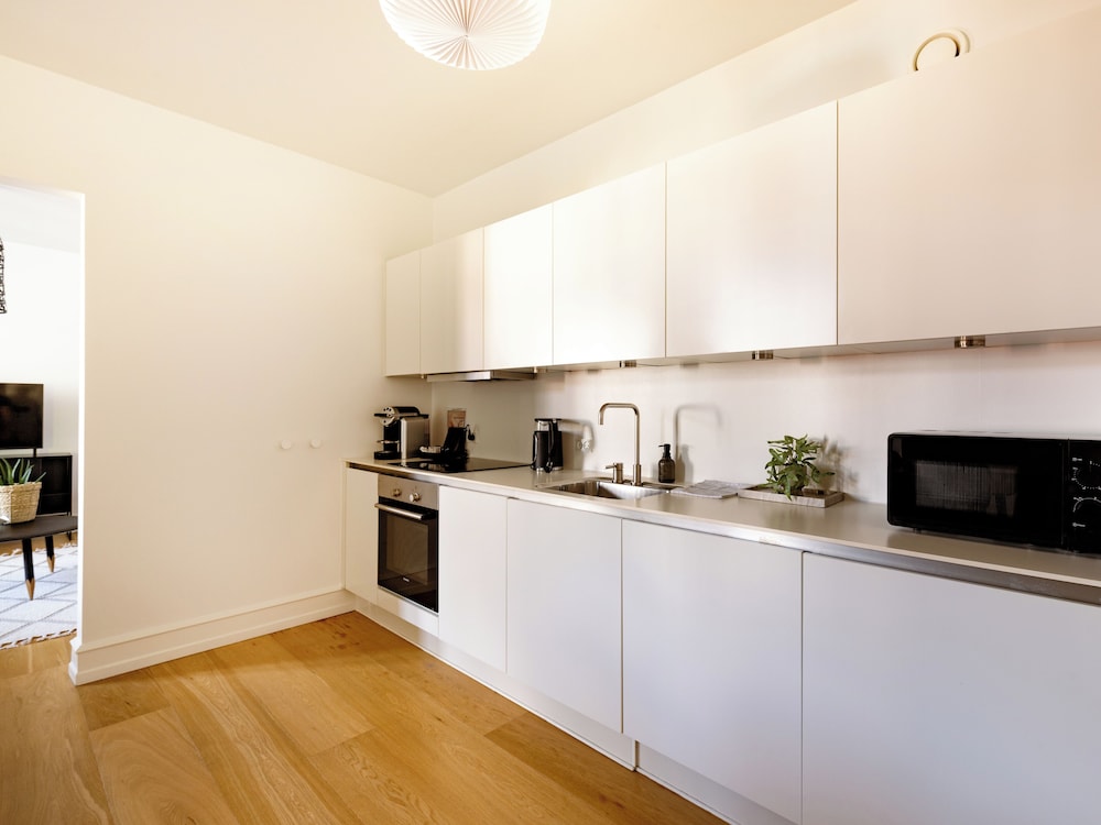 Sanders Shield 2 - 3 Bedroom Apartment With Balcony