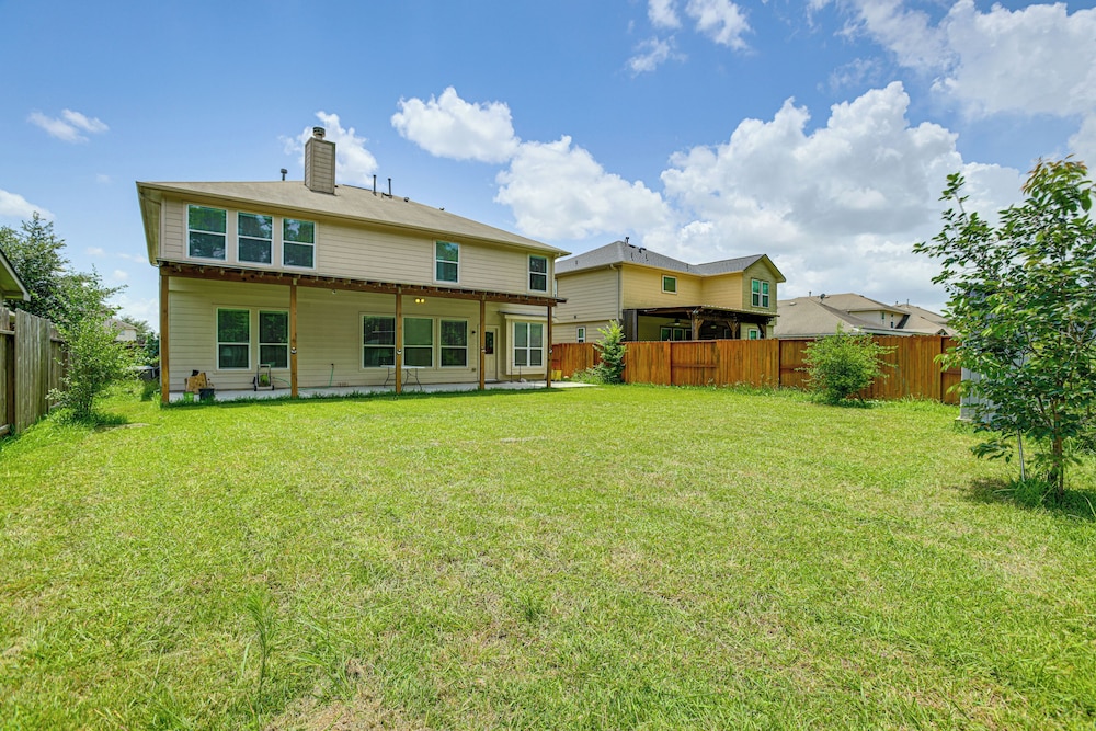 Group-ready Getaway in North Houston!