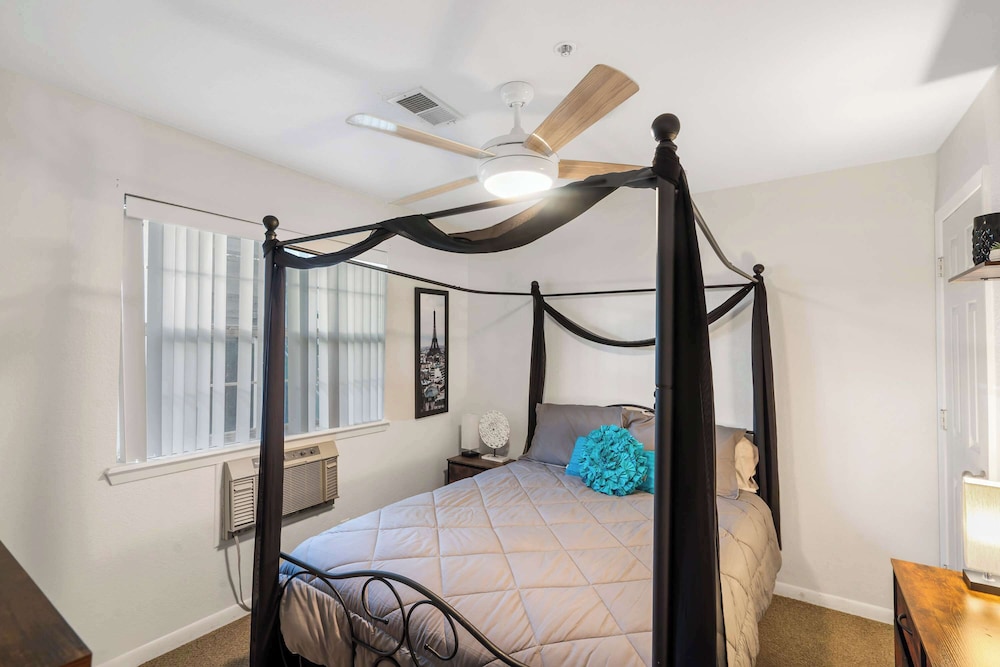Peaceful Resort Condo Holiday Home for 6