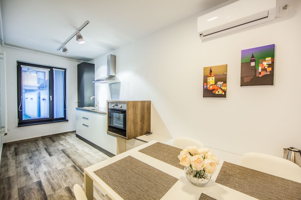 22 Residence view 4