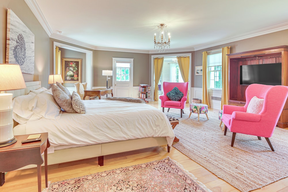 Expansive Retreat on 280 Acres in Lake Placid!