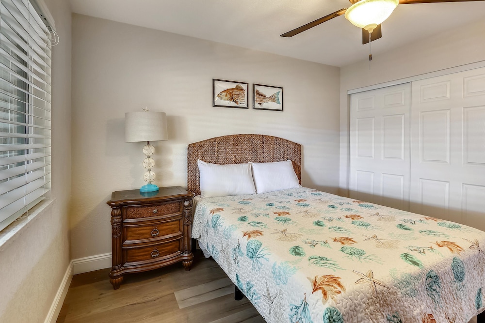 Land's End 4-405 Bay Front - Premier
