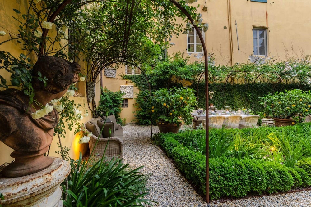 Casa Vanny an Apartment With Private Garden