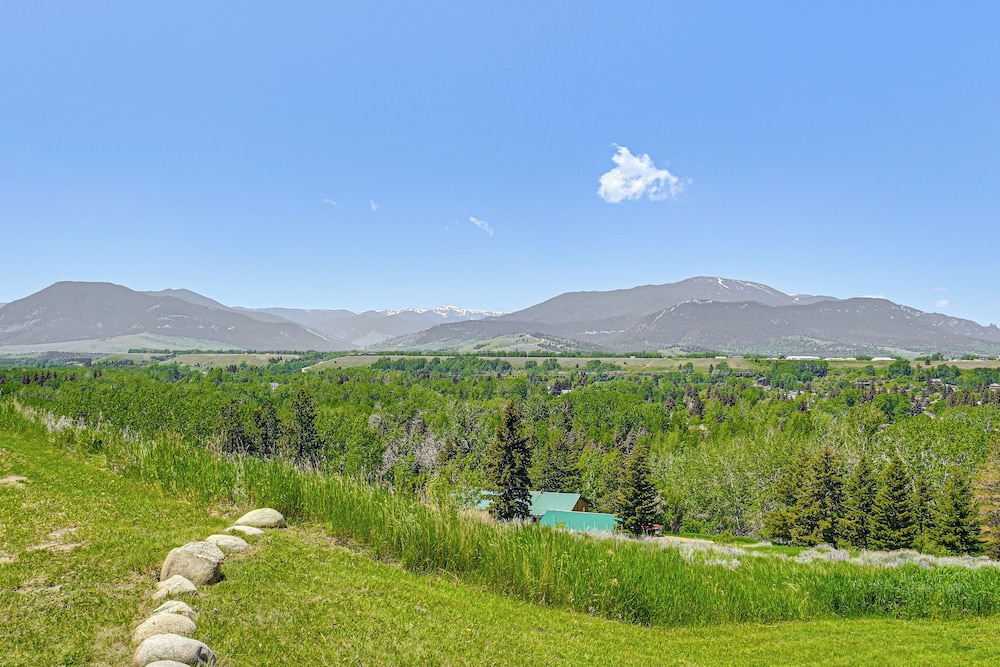 1 Mi to Dtwn Red Lodge: Mtn-view Cabin Getaway