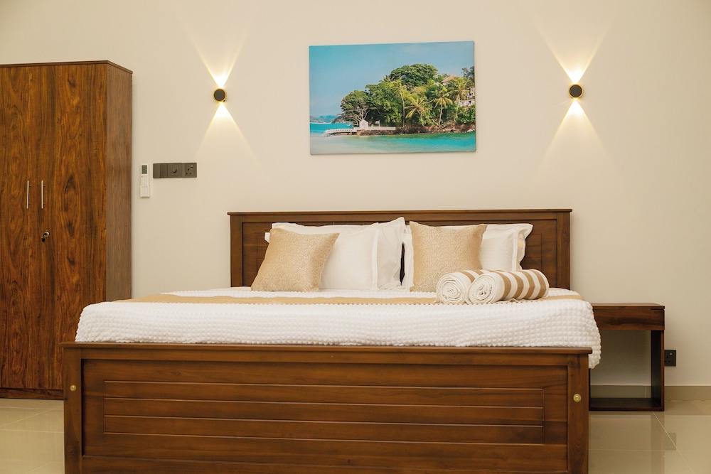 Crescent Bay Weligama