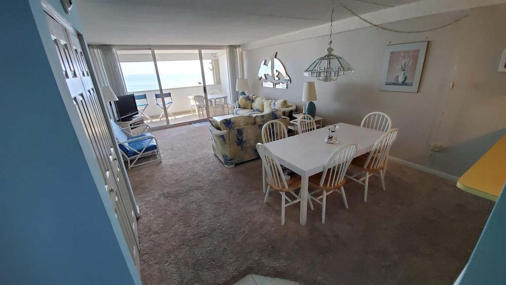 Atlantis 1608 2 Bedroom Condo by RedAwning