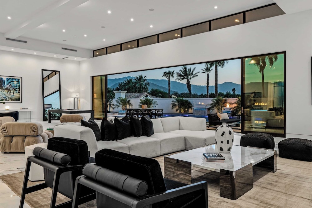 Indio Stay w/ Exclusive Amenities Pool, Hot Tub, Spa, Firepit Bravo Villa #16 by Avantstay