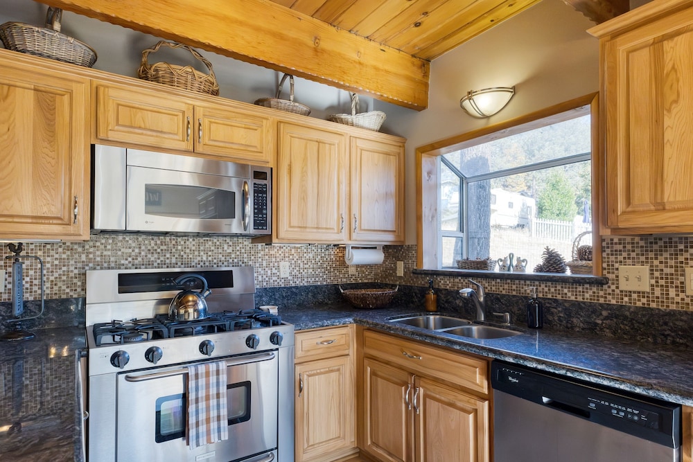 Lakeside in Bearadise by Avantstay Gorgeous Mountain Cabin in Boulder Bay